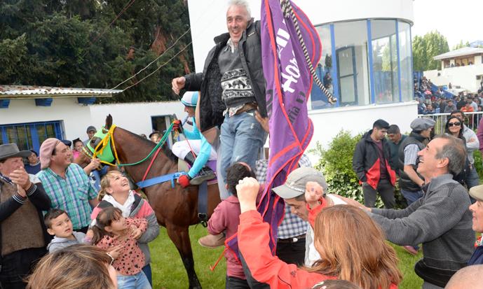 Polla tres Haras Esquel